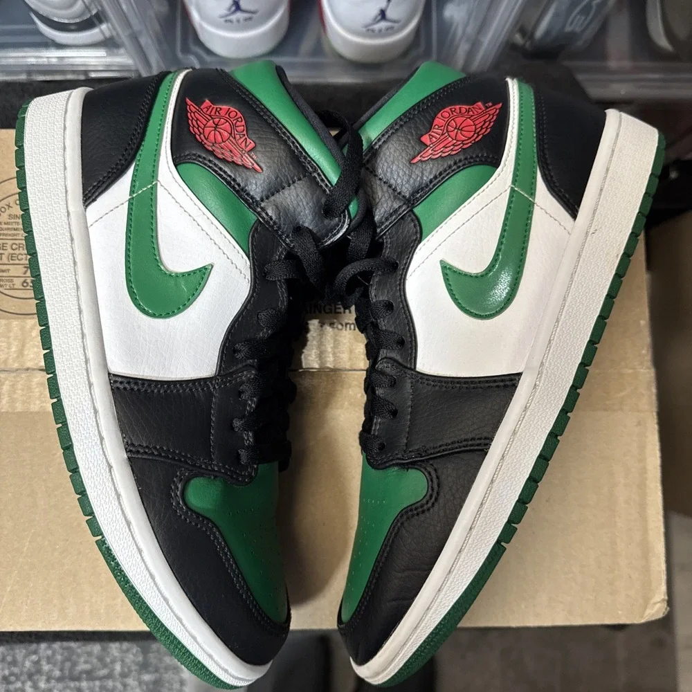 Air Jordan 1 Mid Green Toe  Black White Red size 8 men 10 women